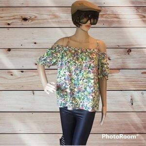 ✨ NEW H&M off shoulders floral top